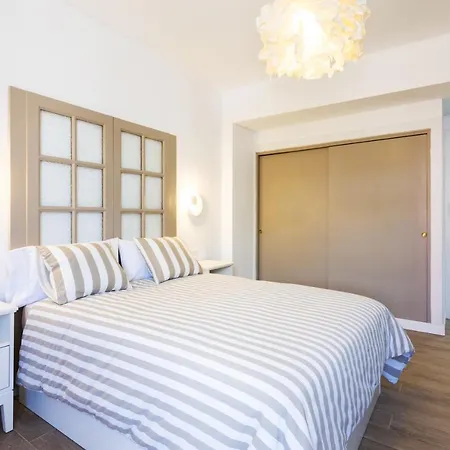 Apartament Home2book Urban Chic Sebastian